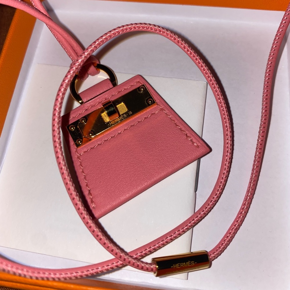 HERMÈS MONPETITKELLY PRINTED PENDANT NECKLACE - Picture 10 of 16
